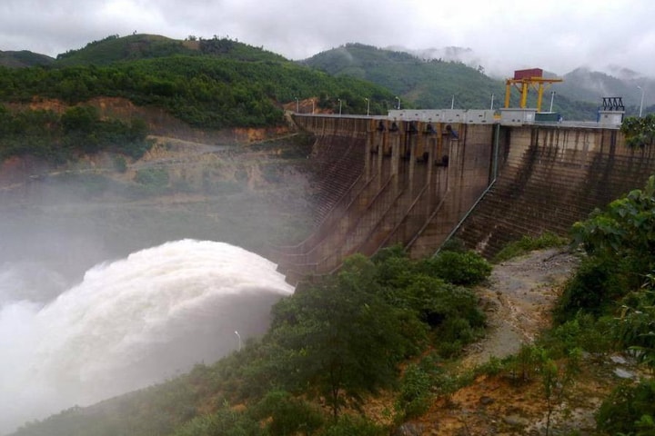 Huế khẩn trương, chủ động ứng phó với mưa lớn từ chiều 16-11