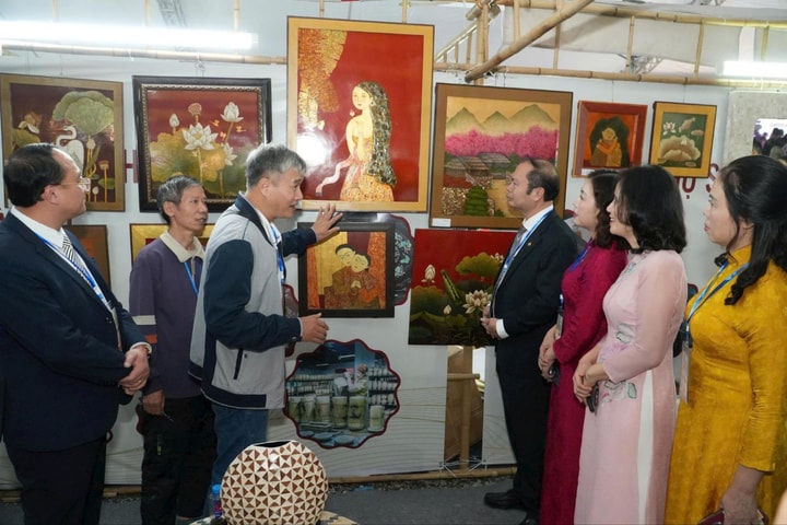 Xã Chuyên Mỹ: Sôi nổi các hoạt động tại Hội chợ sản phẩm làng nghề và nông sản thực phẩm an toàn năm 2025