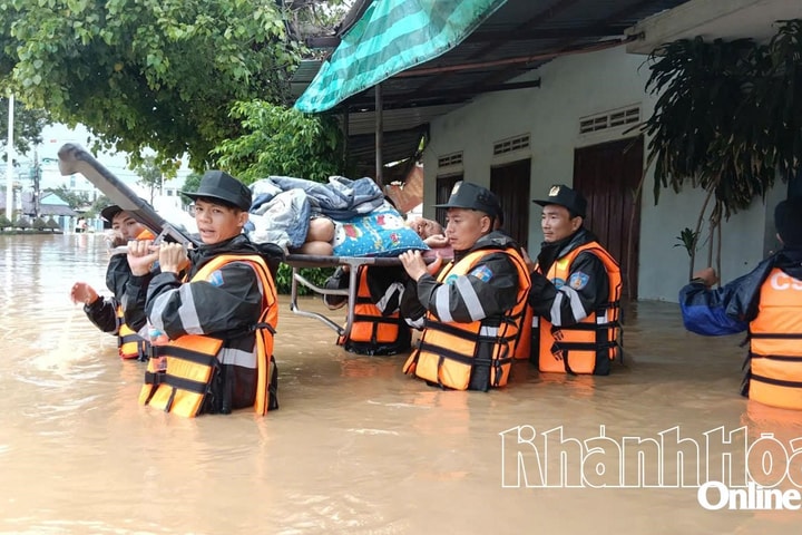 Mưa lũ gây thiệt hại nặng tại miền Trung