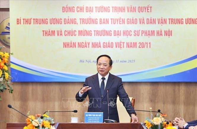 Trưởng ban Tuyên giáo và Dân vận Trung ương thăm, chúc mừng các đơn vị, cá nhân nhân Ngày Nhà giáo Việt Nam