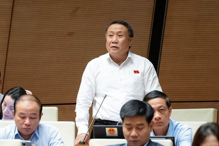 Đại biểu Quốc hội đề xuất xe taxi không cần trang bị ghế trẻ em