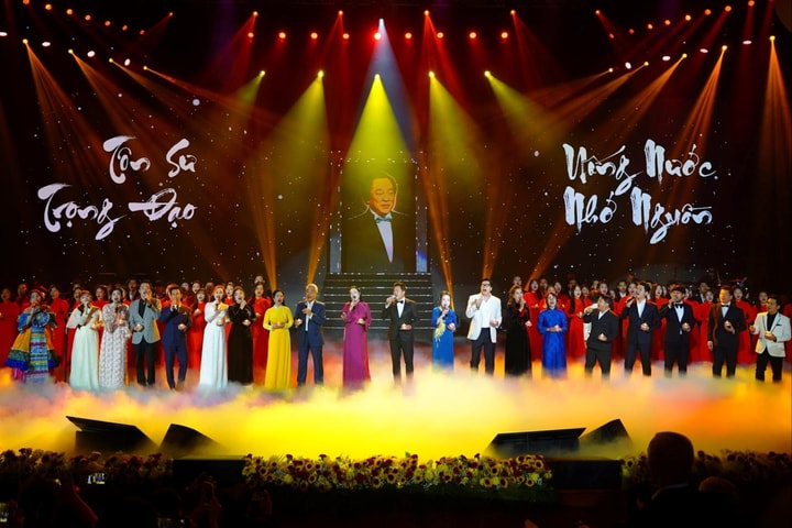 Xúc động khi cố NSND Trung Kiên “hòa giọng” cùng các học trò trong “Lời ca còn mãi”