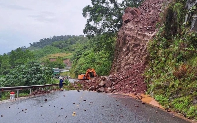 Tập trung ứng phó mưa lũ, đặt nhiệm vụ bảo đảm an toàn tính mạng cho nhân dân lên trên hết, trước hết