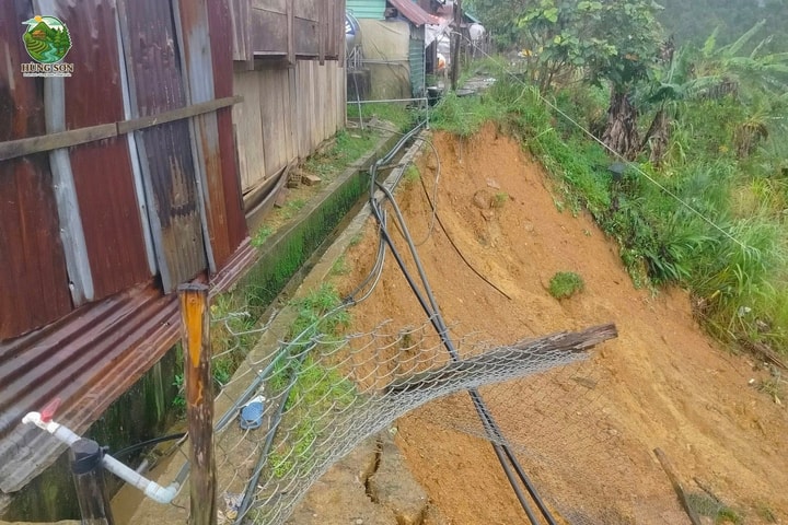 Đà Nẵng: Khẩn cấp di dời 40 người dân sau tiếng nổ lớn trên đỉnh núi ở xã Hùng Sơn