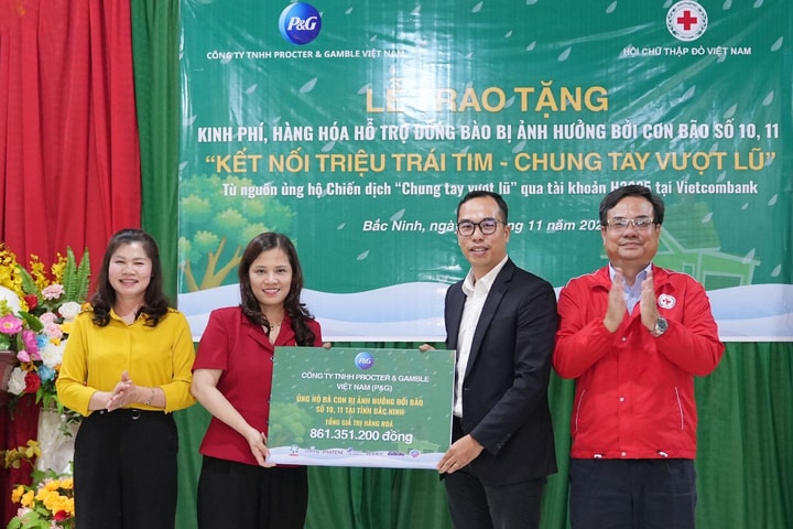 P&G Việt Nam hỗ trợ người dân tái thiết cuộc sống sau bão lũ