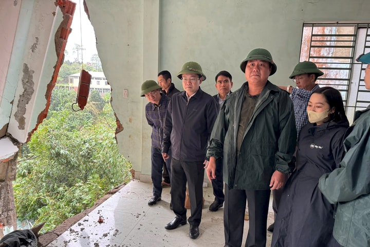 Lũ đặc biệt lớn, miền Trung tăng thiệt hại