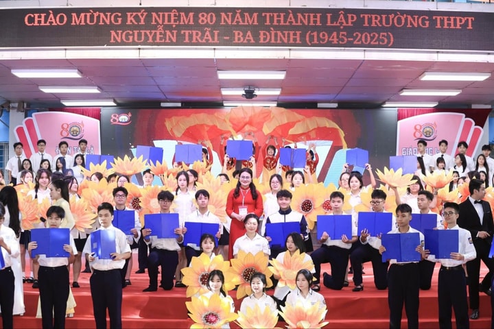 Trường THPT Nguyễn Trãi - Ba Đình kỷ niệm 80 năm thành lập