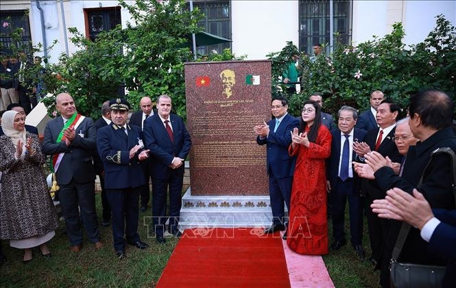 Thủ tướng Phạm Minh Chính dự Khánh thành Bia tưởng niệm Chủ tịch Hồ Chí Minh tại Algeria