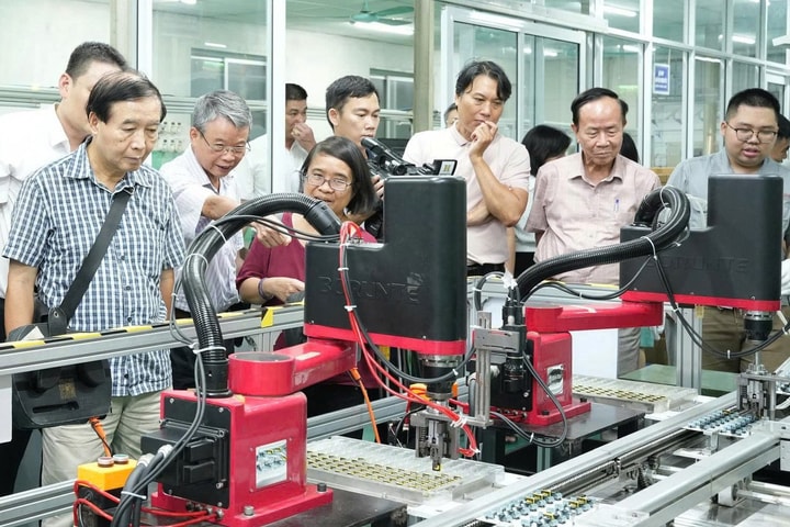Tin tức đặc biệt trên báo in Hànộimới ngày 21-11-2025