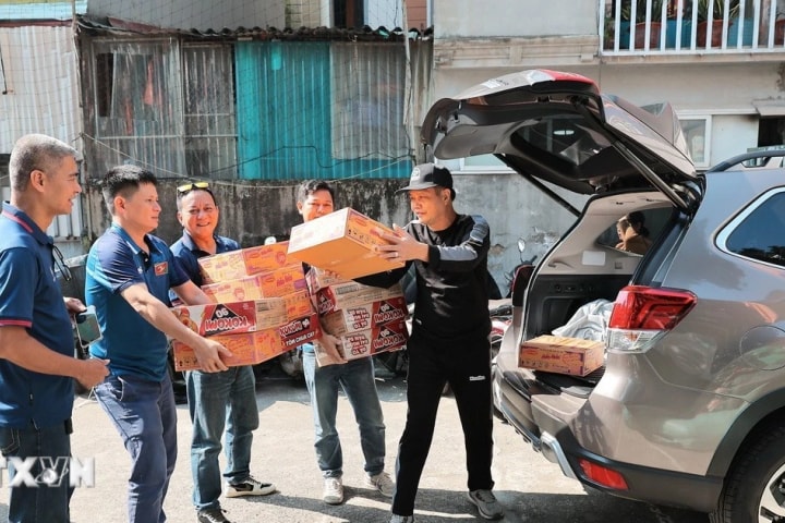 Người dân Thủ đô Hà Nội chung tay ủng hộ đồng bào miền Trung