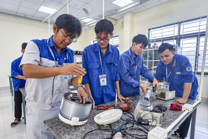 Gia Lai: Ấm tình người sau cơn lũ dữ