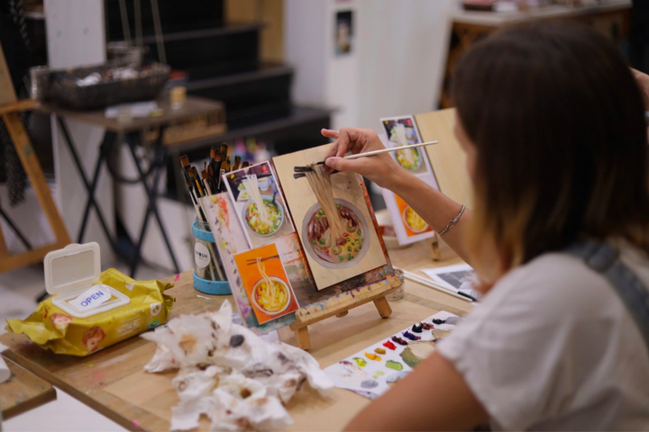 Oil Painting Workshop - Hồ Tây: Khi sắc màu hội họa kéo bạn bè quốc tế đến gần hơn với Hà Nội