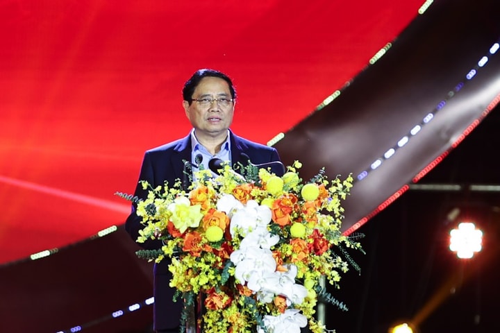 Thủ tướng kêu gọi chung sức đồng lòng, đồng cam cộng khổ, chia sẻ với đồng bào miền Trung