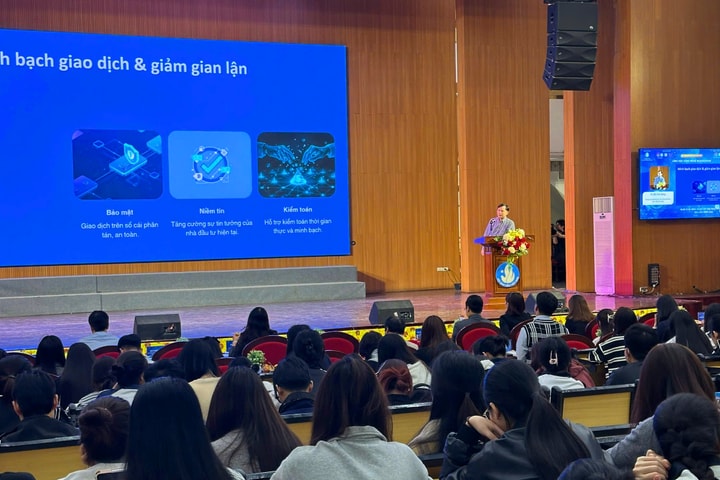 Sinh viên học quản lý tài chính và gọi vốn bằng công nghệ Blockchain