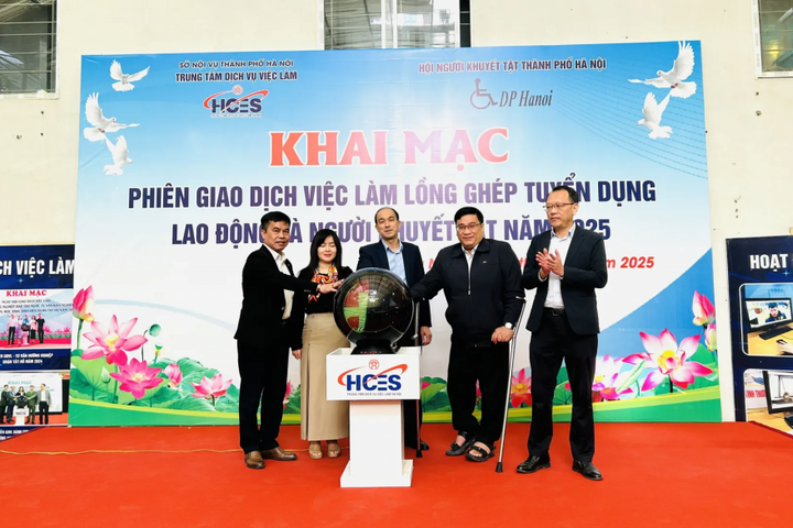 Hỗ trợ, động viên người khuyết tật tham gia vào thị trường lao động