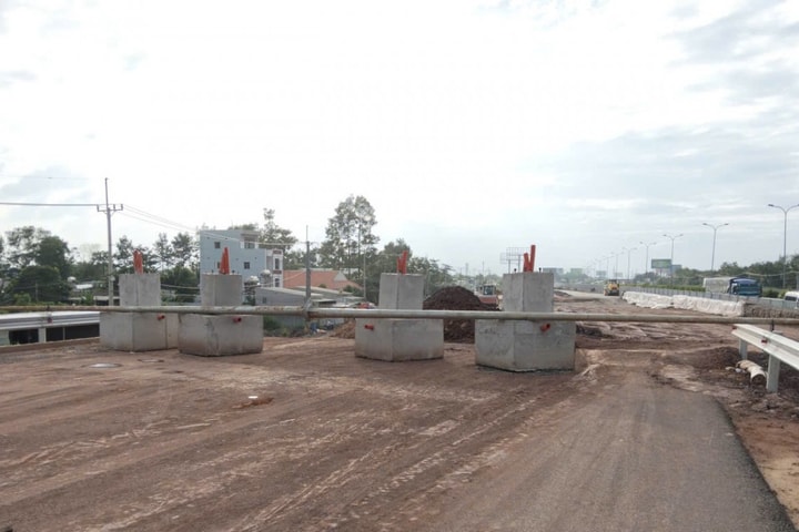 Hỗ trợ vận chuyển vật tư phục vụ thi công cao tốc Biên Hòa - Vũng Tàu