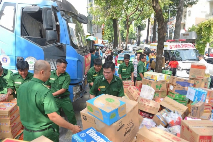 TP.HCM: Tiếp nhận gần 270 tỷ đồng hỗ trợ đồng bào miền Trung bị lũ lụt