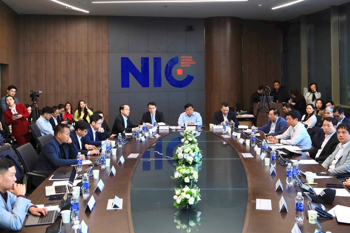 Chiến lược công nghệ quốc gia dựa trên tri thức Việt toàn cầu