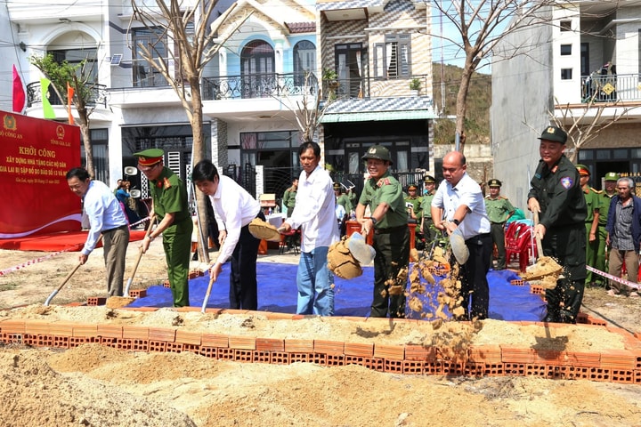 Bộ Công an hỗ trợ 50 tấn hàng và 1 tỷ đồng cho đồng bào Gia Lai