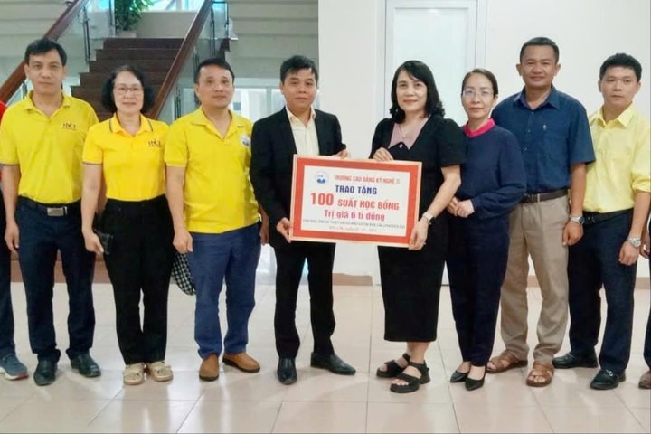 TP Hồ Chí Minh: Một trường nghề trao 6 tỷ đồng học bổng cho học sinh vùng bão lũ