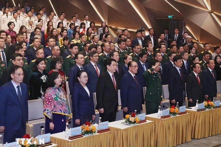 Tình hữu nghị Việt Nam - Lào mãi mãi xanh tươi, đời đời bền vững