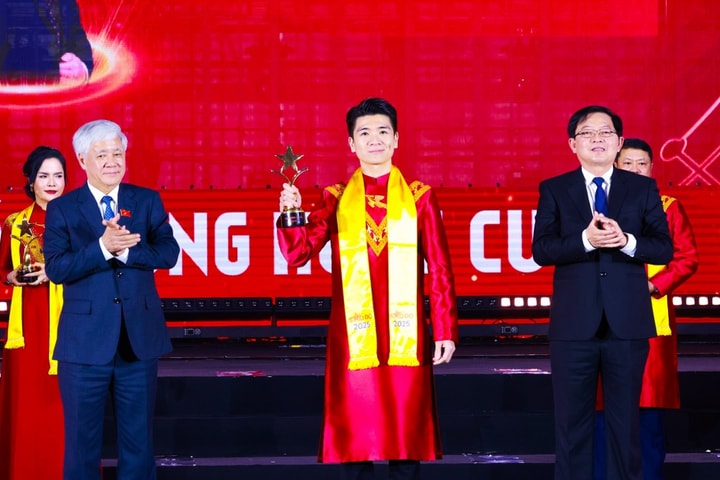 Top 10 Giải thưởng Sao Đỏ 2025: Doanh nhân Đỗ Quang Vinh "tỏa sáng"