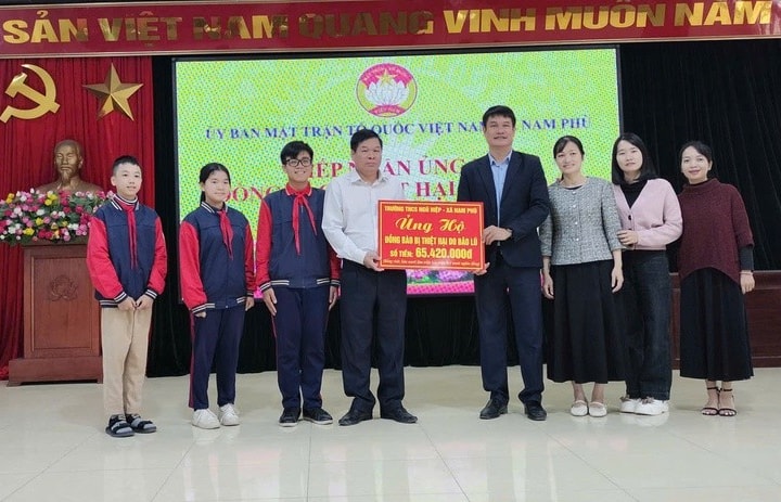 Xã Nam Phù: Tổng số tiền quyên góp ủng hộ đồng bào vùng lũ vượt 150 triệu đồng