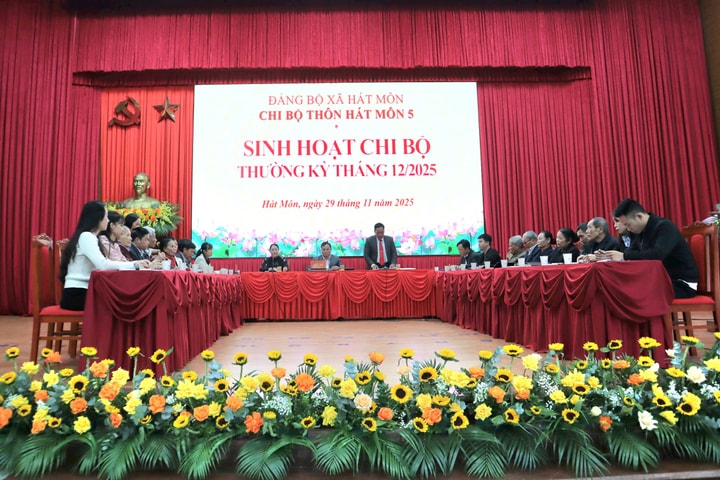 Đảng ủy xã Hát Môn “làm mẫu” sinh hoạt chi bộ: Tạo chuyển biến thực chất từ cơ sở