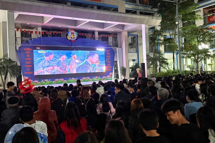 Phường Giảng Võ chiếu miễn phí phim “Mưa đỏ” tại 6 điểm trường