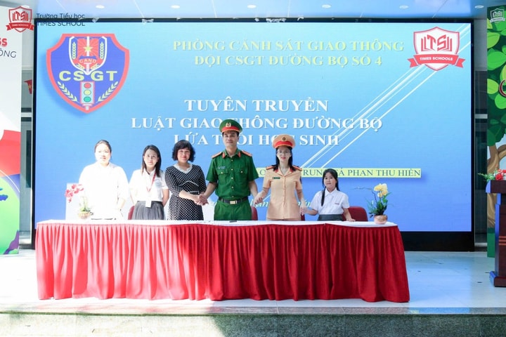 Hà Nội chú trọng bồi dưỡng kiến thức pháp luật, kỹ năng lái xe cho học sinh