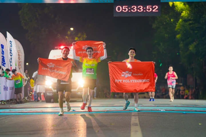 Tinh thần bền bỉ, sức trẻ và kỷ luật: FPT Polytechnic làm nên kỳ tích tại VnExpress Marathon Hanoi Midnight