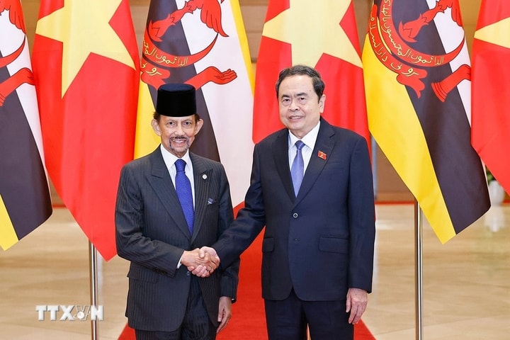 Chủ tịch Quốc hội Trần Thanh Mẫn hội kiến Quốc vương Brunei