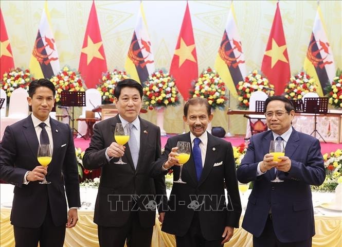 Chủ tịch nước Lương Cường chủ trì chiêu đãi cấp nhà nước Quốc vương Brunei