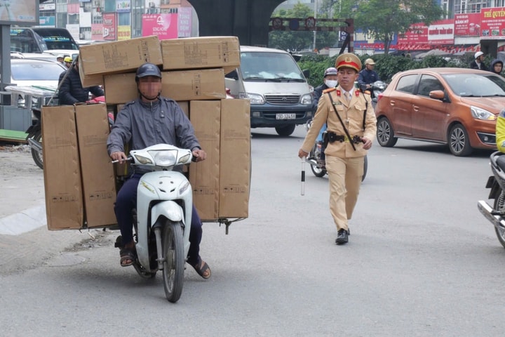 Hà Nội quyết liệt xử lý xe ba, bốn bánh tự chế, xe chở hàng cồng kềnh