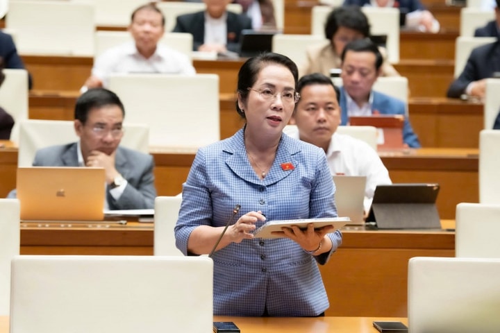 Kiến nghị giải quyết “tận gốc” thu nhập thấp của nhân viên y tế