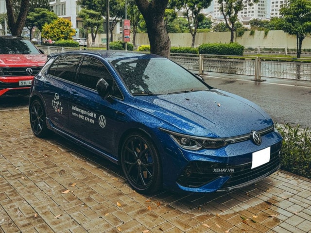 Cận cảnh hatchback Volkswagen Golf R 2025 giá 1,9 tỷ đồng tại Việt Nam