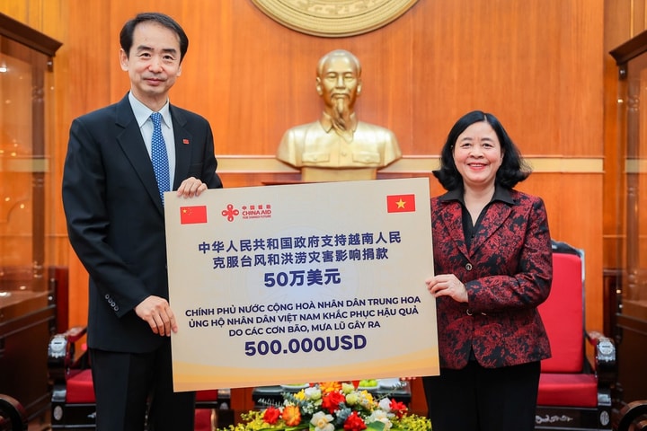 Chính phủ Trung Quốc hỗ trợ 500.000 USD giúp nhân dân Việt Nam khắc phục hậu quả mưa lũ