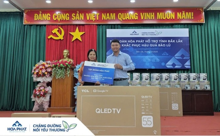 Hòa Phát tặng 100.000m2 tôn, hàng ngàn đồ dùng thiết yếu tại tỉnh Đắk Lắk