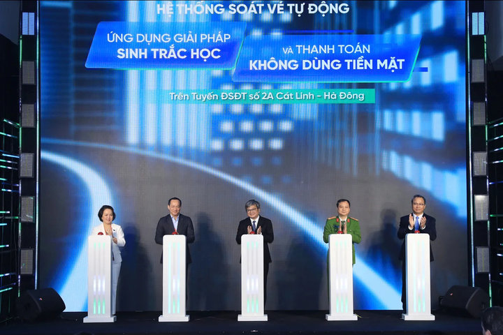 Chính thức áp dụng hệ thống soát vé định danh trên tàu điện Cát Linh – Hà Đông