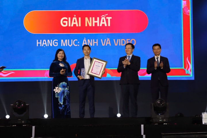 Trao Giải thưởng truyền thông về quyền con người “Việt Nam hạnh phúc”