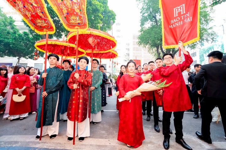 Lễ hội Việt phục - "Bách hoa hỷ sự" tái hiện vẻ đẹp Việt