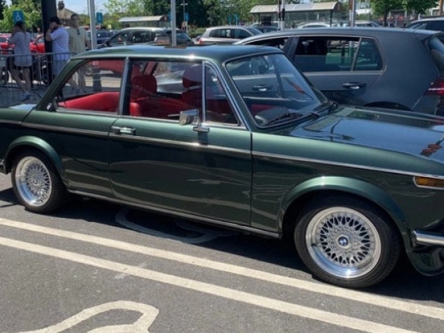 Hoán cải động cơ xăng sang điện, BMW 1602 EV vẫn chạy mượt mà