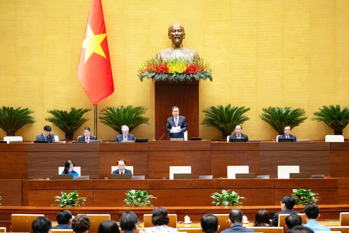 Quốc hội biểu quyết thông qua các luật và nghị quyết trong ngày 10 và 11-12