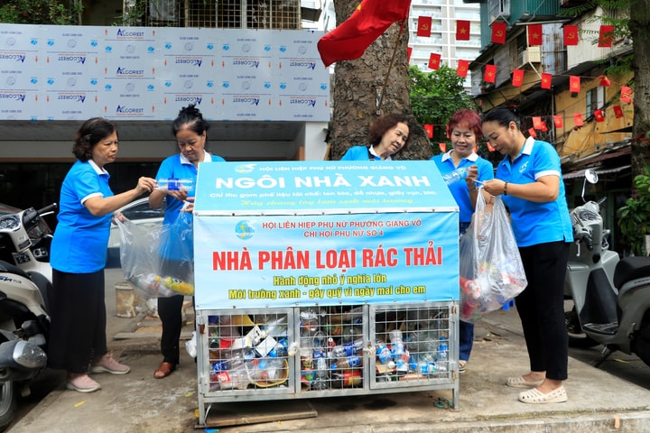 Phụ nữ Thủ đô phát huy vai trò trong giải quyết các vấn đề xã hội