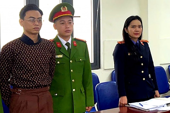 Bắt “tổng tài” chỉ đạo đàn em đánh người ở quán cà phê