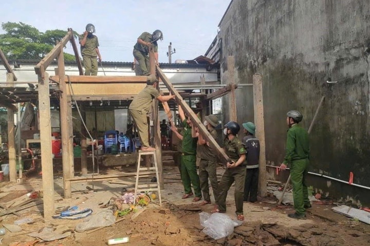 Công an Đà Nẵng thần tốc xây mới, sửa chữa 271 căn nhà cho người dân vùng lũ