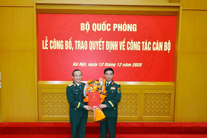 Giáo sư, Tiến sĩ Lê Hữu Song, Giám đốc Bệnh viện Trung ương Quân đội 108 nhận quân hàm Trung tướng