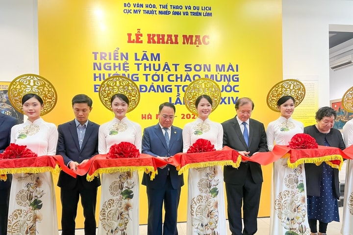 Triển lãm nghệ thuật sơn mài hướng tới chào mừng Đại hội Đảng toàn quốc lần thứ XIV Niềm tin, trách nhiệm và lòng tự hào của đội ngũ văn nghệ sĩ
