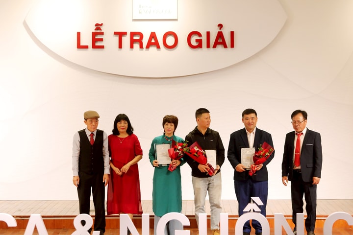 Vinh danh 40 tác giả đoạt giải cuộc thi thơ chủ đề “Thơ ca và Nguồn cội”