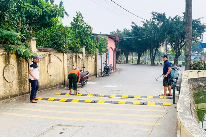 “Người vác tù và hàng tổng” ở làng Hưng Giáo